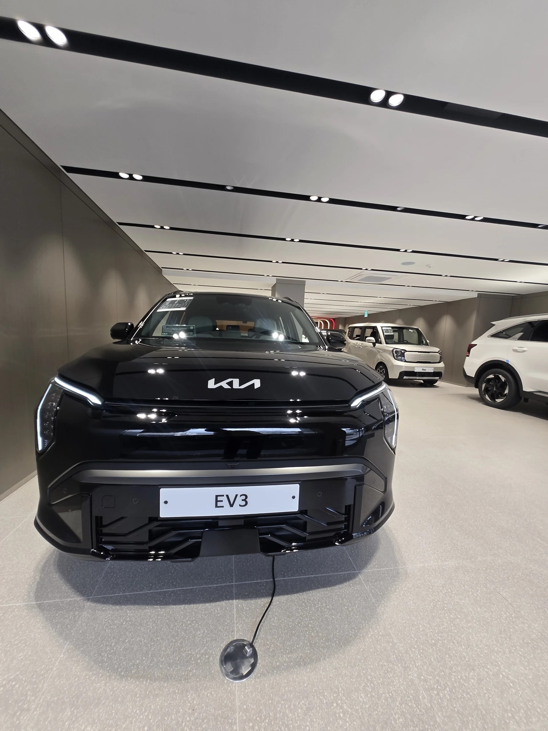 기아 EV3 전시장 사진