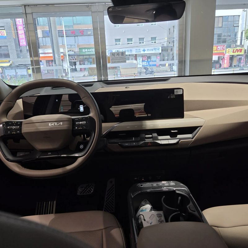 안양 기아 EV5 대시보드 실제 전시장 사진 - EV5 구매상담 차량